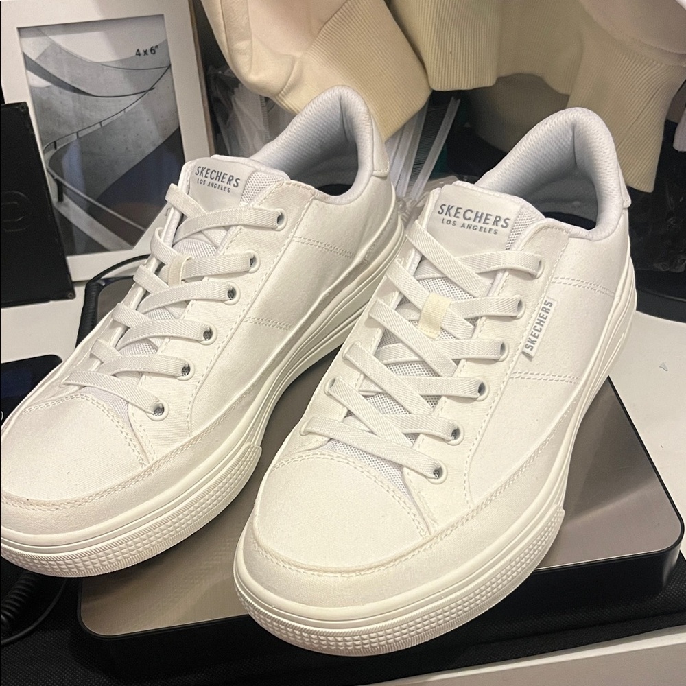 Skechers Men's White Low-Top Casual Sneakers
